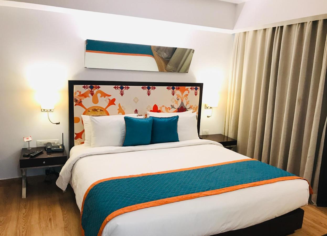 Golden Tulip City Centre Гургаон Экстерьер фото
