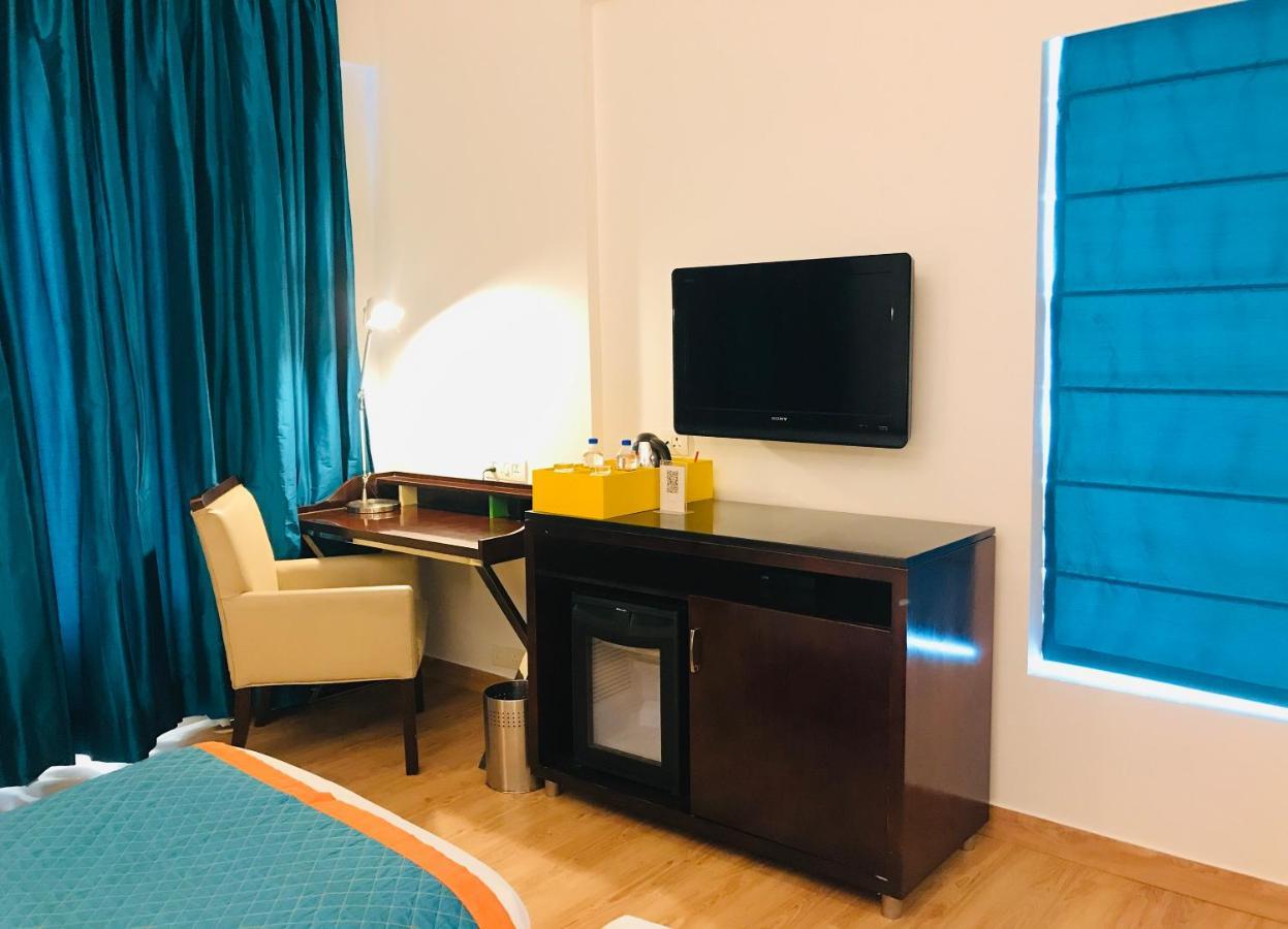 Golden Tulip City Centre Гургаон Экстерьер фото