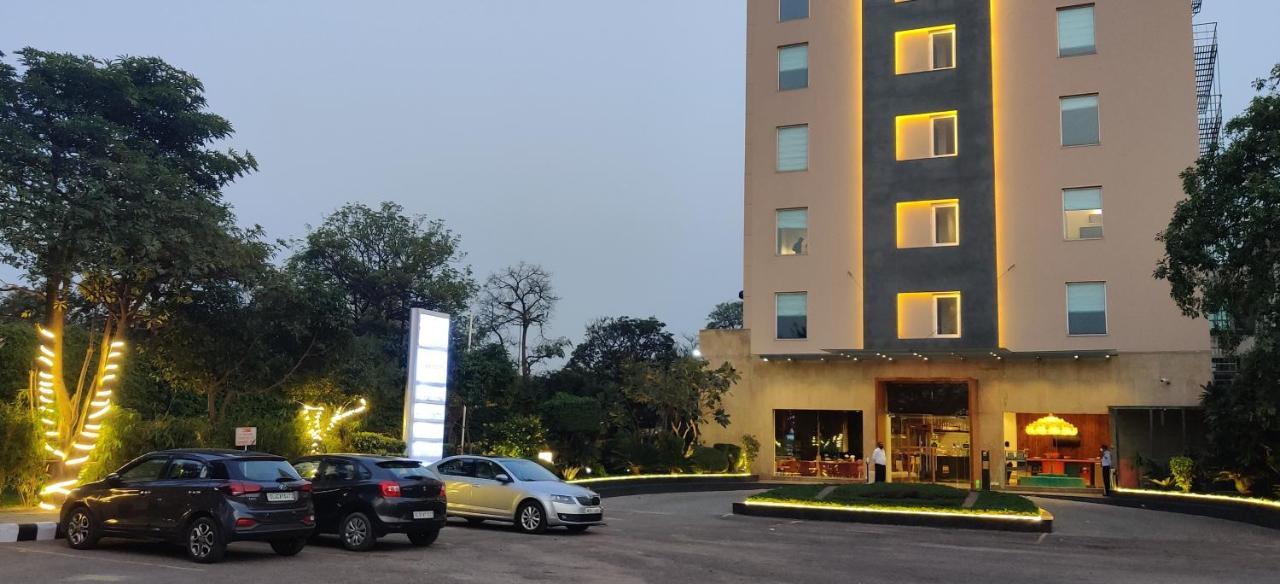Golden Tulip City Centre Гургаон Экстерьер фото